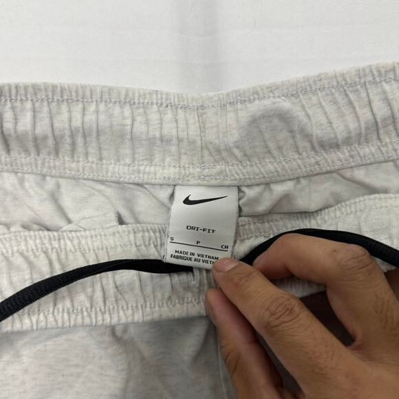 Nike gray Dri-FIT athletic shorts men’s small lightweight training - Picture 3 of 5